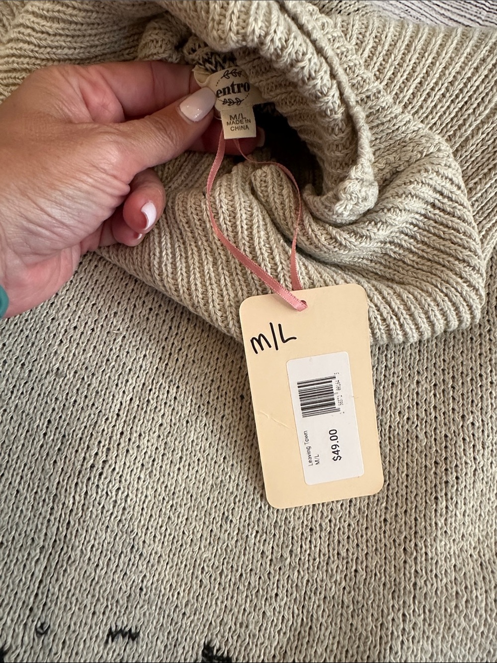 Cozy Cream Leopard-Accented Women's Sweater/shawl - Picture 2 of 2